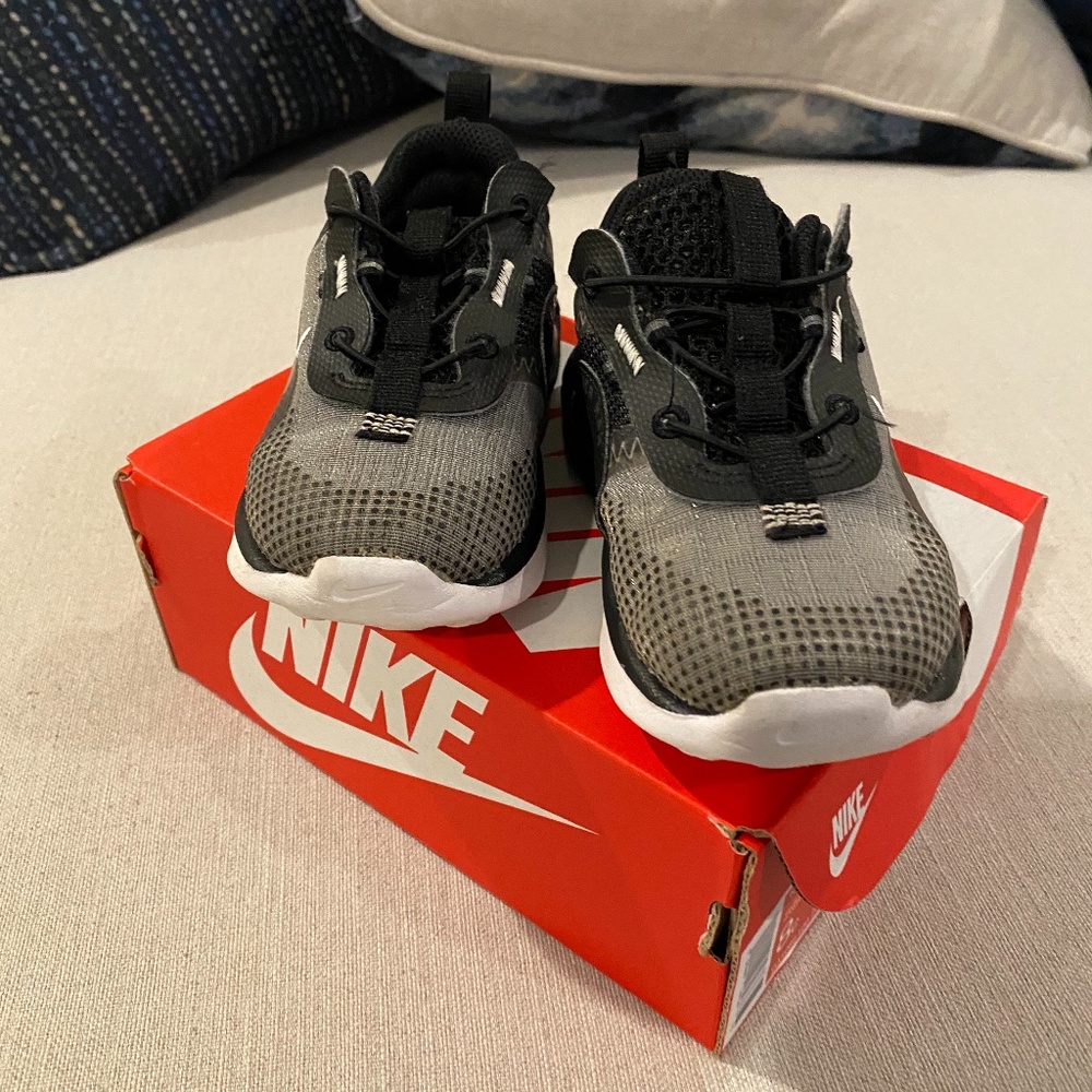 Nike sneakers in Great condition!